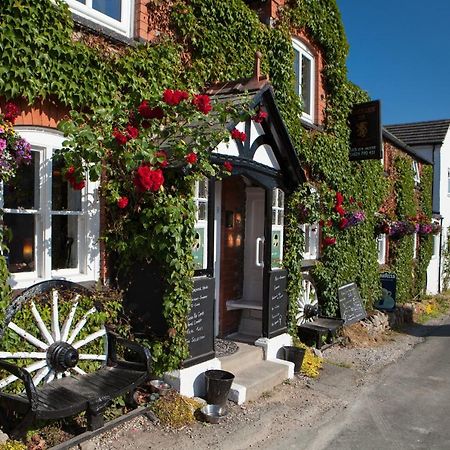 The Golden Lion Inn Denbigh Exteriér fotografie