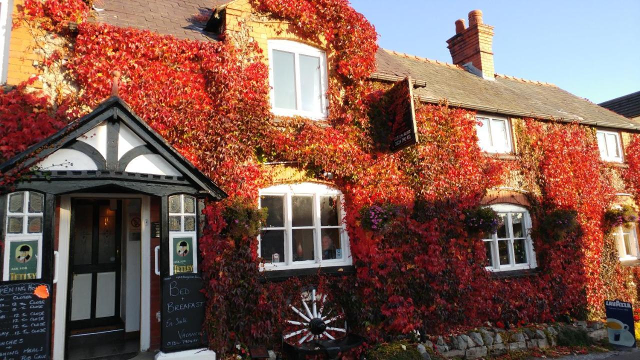 The Golden Lion Inn Denbigh Exteriér fotografie